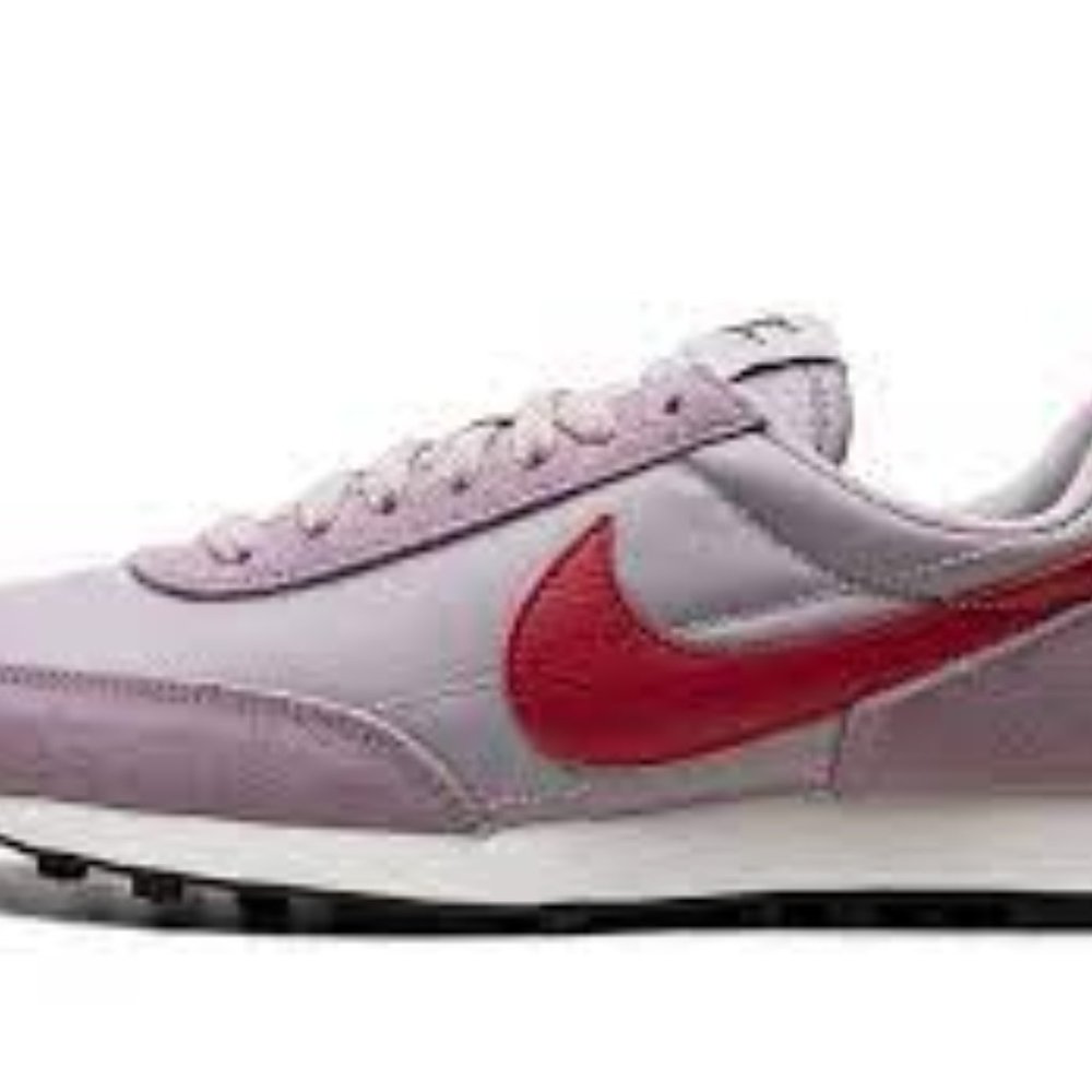 Nike Daybreak Sneakers, Amethyst/Mystic Hibiscus, Size 7.5
